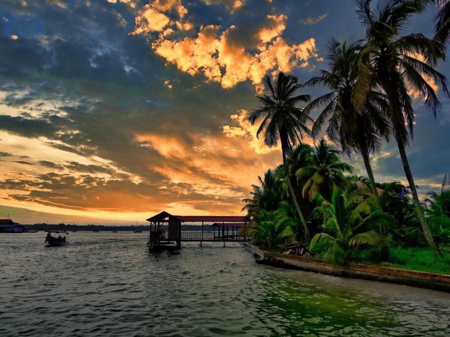 Poetry Garden Bocas Town Colon Island Villa Buitenkant foto